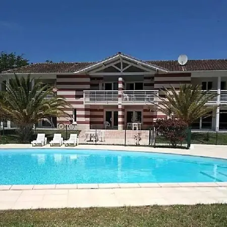 Dom wakacyjny Maison A 5 Mn A Pied De La Soulac-sur-Mer